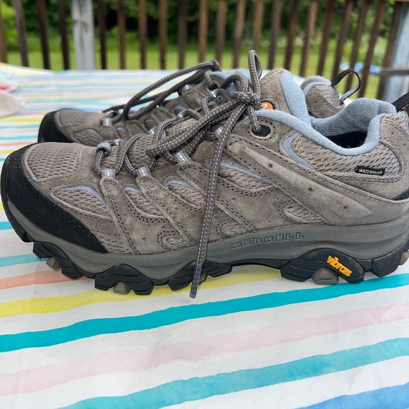 Merrell Women's Gray and Black Hiking Shoes - Picture 5 of 10
